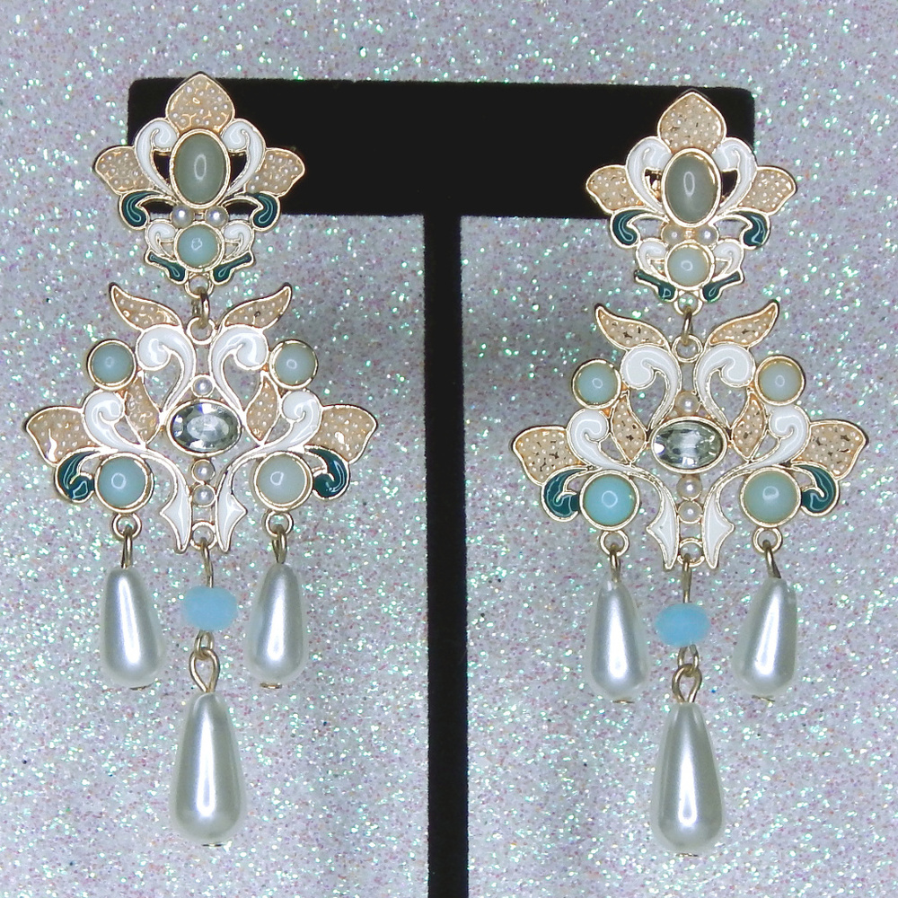 Pastel gold and pearl post earrings